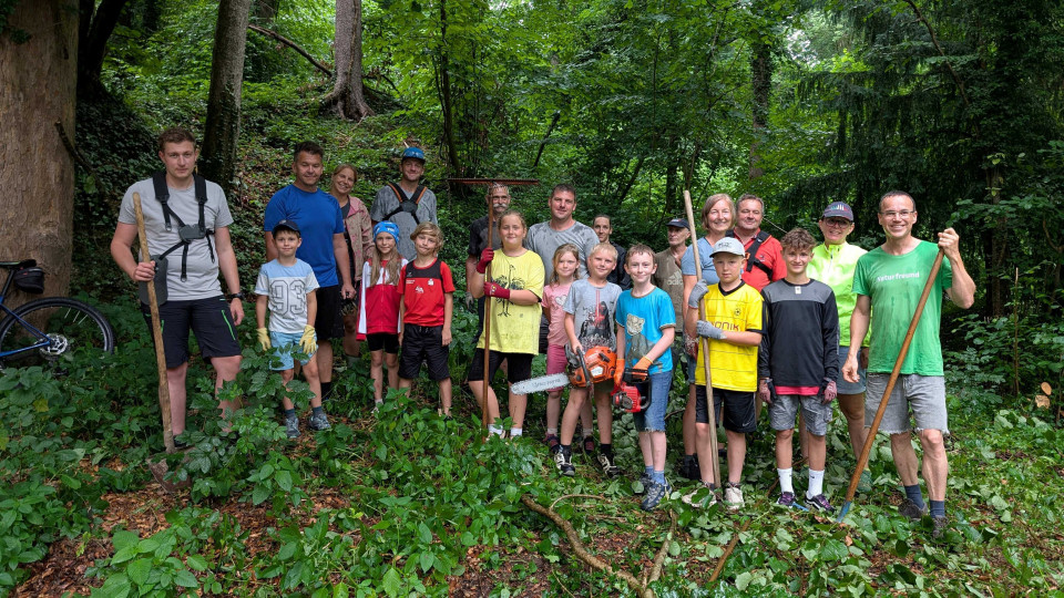 Gruppenfoto Projektteam mit beteiligten Kindern